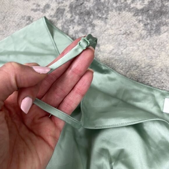 New WAYF Cold Shoulder Tie Strap Satin Cami In Sage Sea Green Sz M - Picture 8 of 11